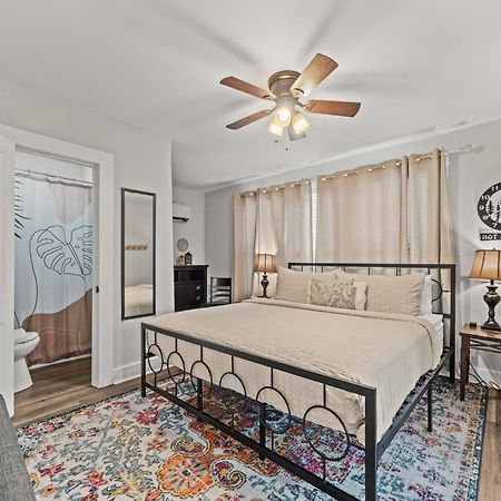 Cedar Blossom Bungalow Is A Cozy Getaway With A 5 Minute Walk To Downtown! Hot Springs Exterior photo